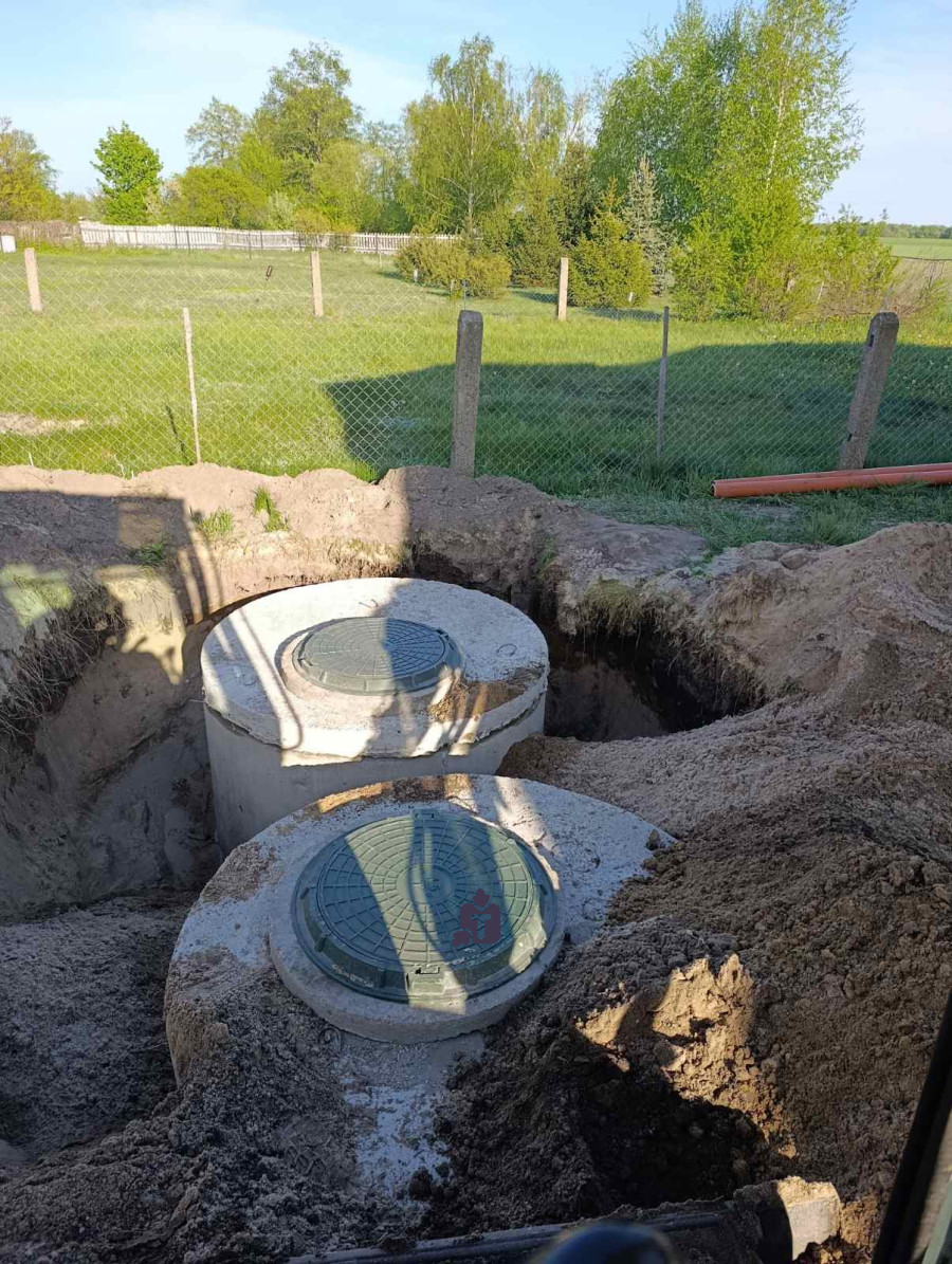 naruznaia-kanalizaciia-iz-betonnyx-kolec-pod-kliuc_3505.jpg